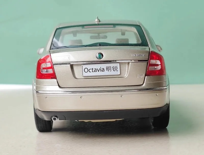 1:18 Skoda 2004 Octavia Die Cast Model Car
