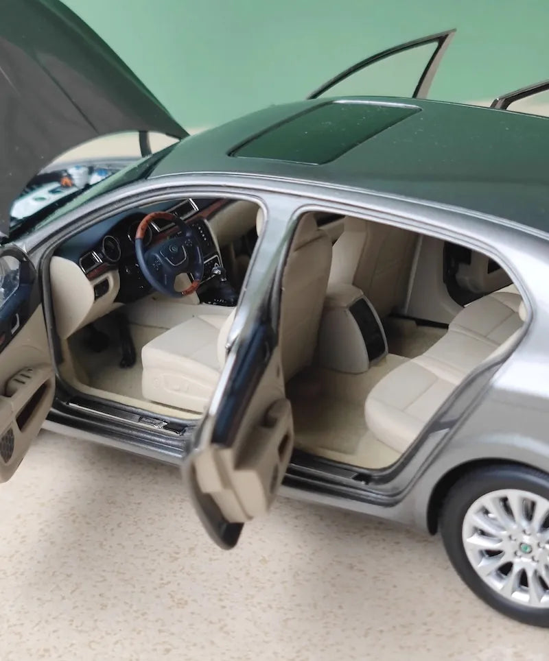 1:18 Skoda 2008 Superb B6 Die Cast Model Car