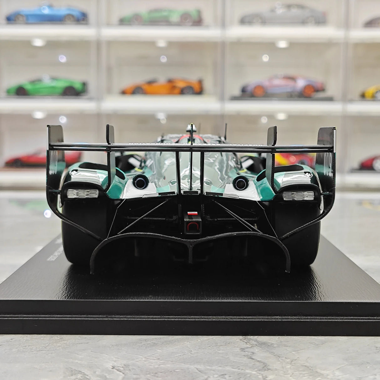 Aston Martin 2025 Valkyrie AMR-LMH #009 1:18 modello collezionabile in resina di Spark - vedi 7