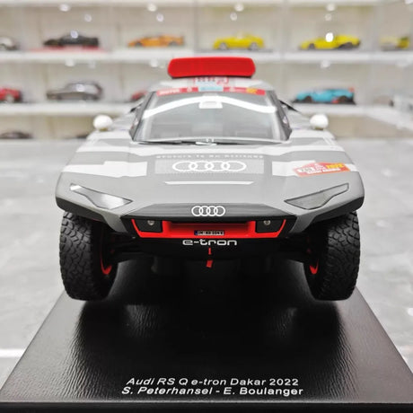 [Spark] 1:18 Audi 2022 RS Q E-Tron Dakar No.200 S. Peterhansel - E. Boulanger Model Car Resin