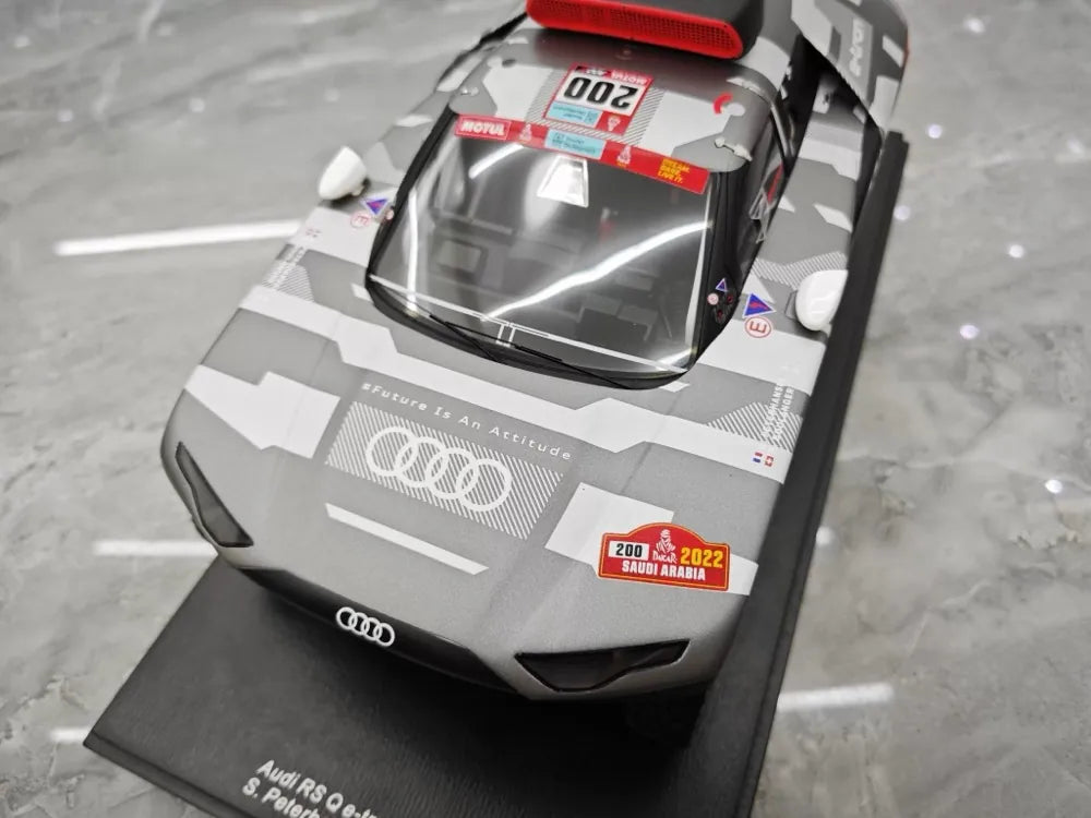 [Spark] 1:18 Audi 2022 RS Q E-Tron Dakar No.200 S. Peterhansel - E. Boulanger Model Car Resin