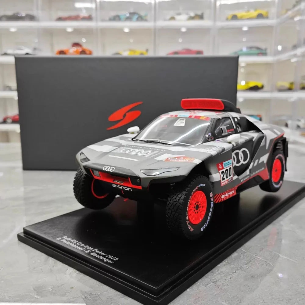 [Spark] 1:18 Audi 2022 RS Q E-Tron Dakar No.200 S. Peterhansel - E. Boulanger Model Car Resin