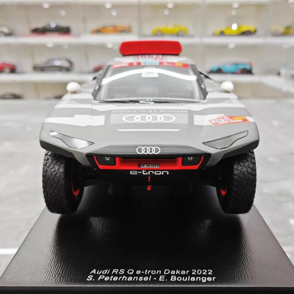 [Spark] 1:18 Audi 2022 RS Q E-Tron Dakar No.200 S. Peterhansel - E. Boulanger Model Car Resin