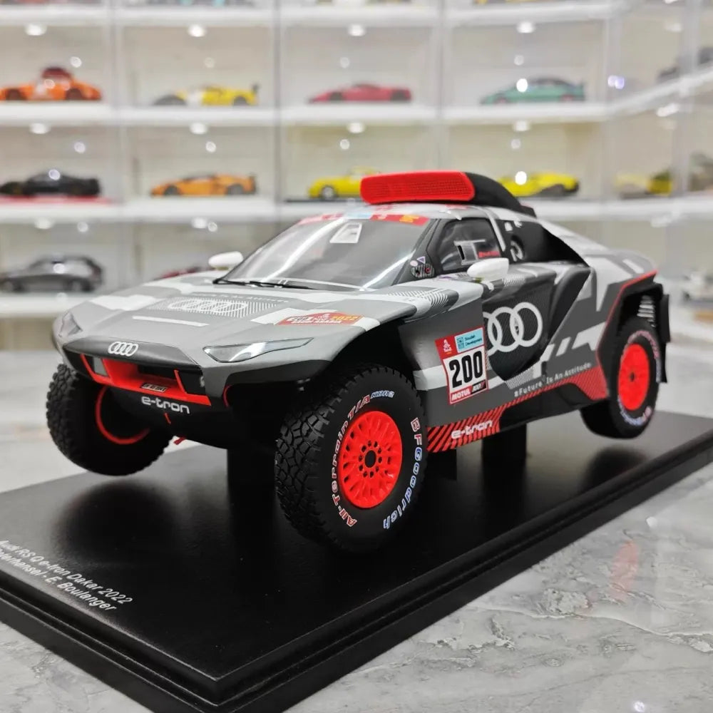 [Spark] 1:18 Audi 2022 RS Q E-Tron Dakar No.200 S. Peterhansel - E. Boulanger modellbil harts