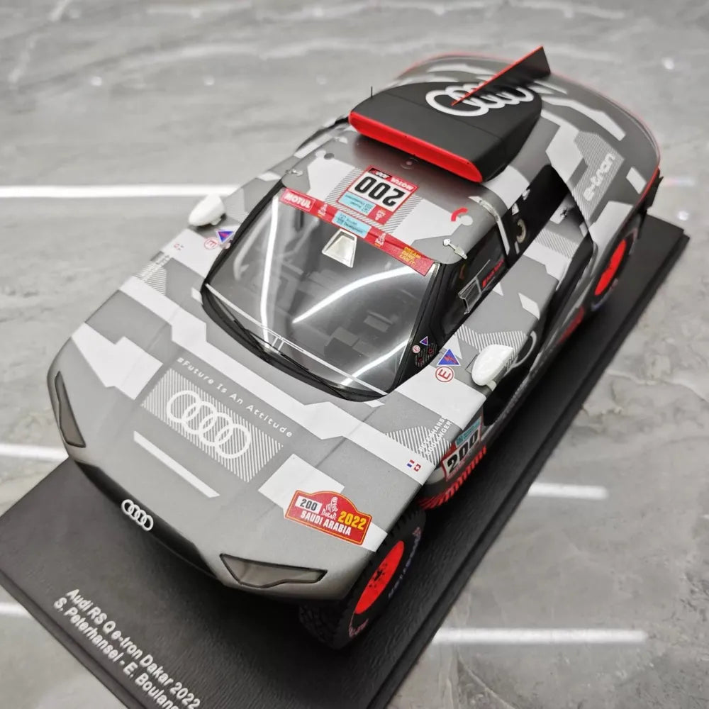 [Spark] 1:18 Audi 2022 RS Q E-Tron Dakar No.200 S. Peterhansel - E. Boulanger Model Car Resin