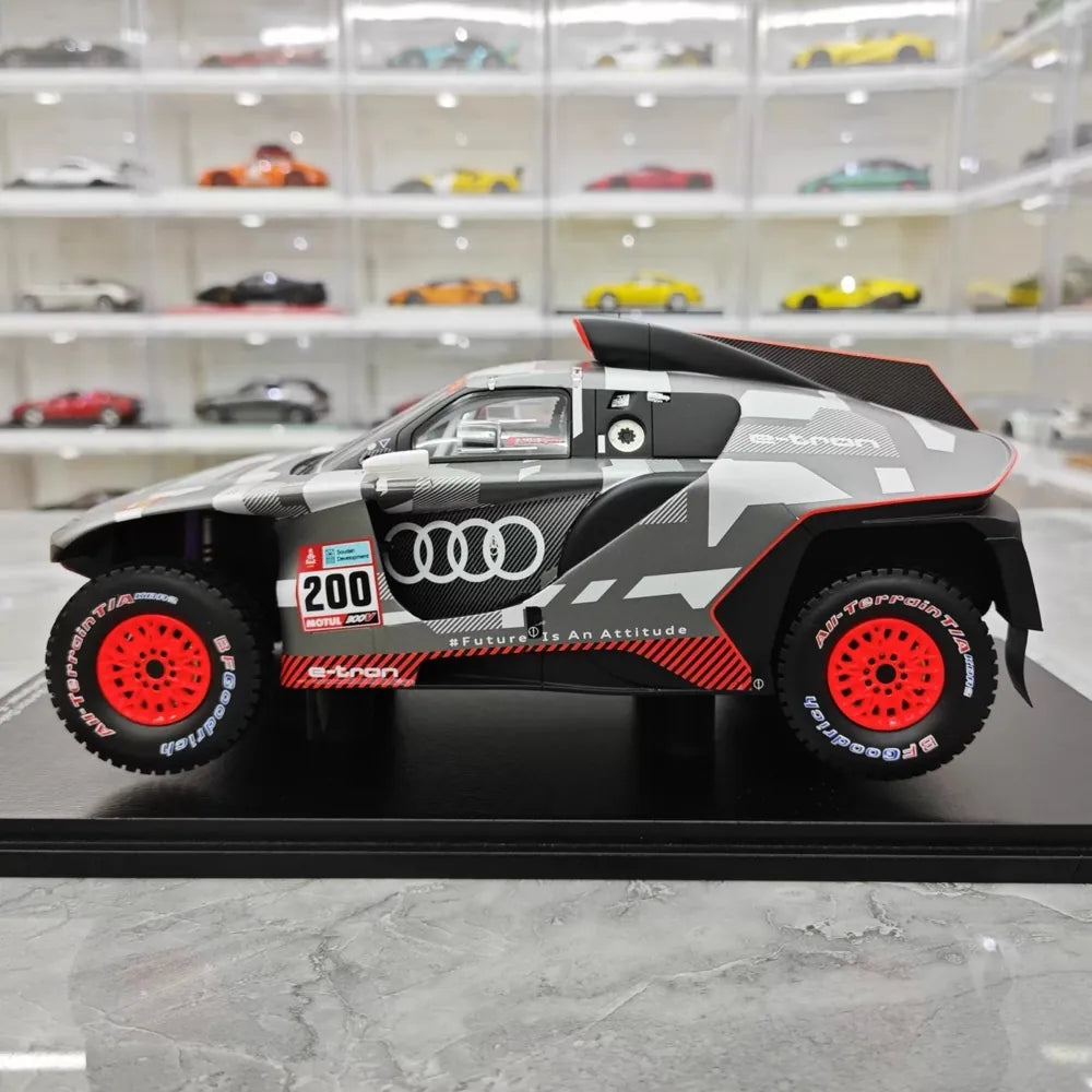 [Spark] 1:18 Audi 2022 RS Q E-Tron Dakar No.200 S. Peterhansel - E. Boulanger Model Car Resin