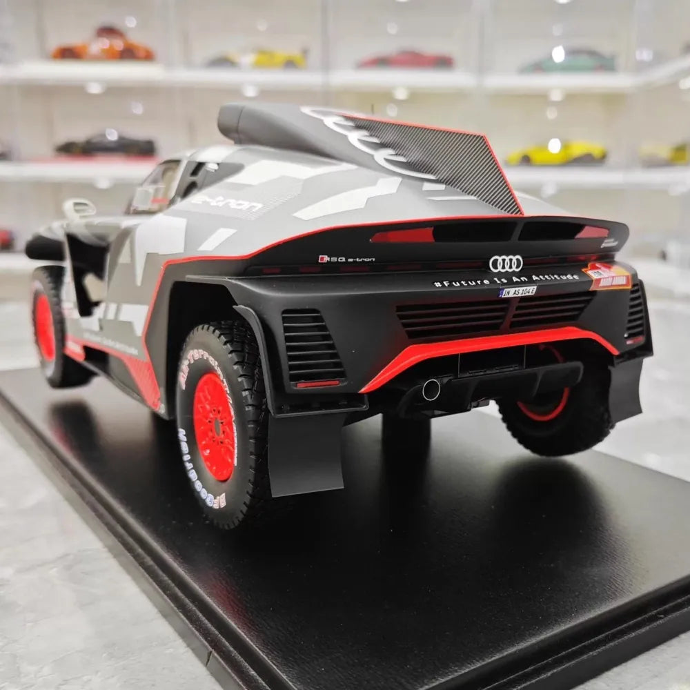 [Spark] 1:18 Audi 2022 RS Q E-Tron Dakar No.200 S. Peterhansel - E. Boulanger Model Car Resin