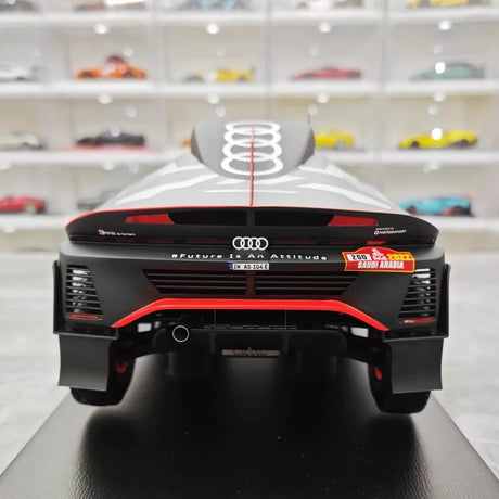 [Spark] 1:18 Audi 2022 RS Q E-Tron Dakar No.200 S. Peterhansel - E. Boulanger Model Car Resin