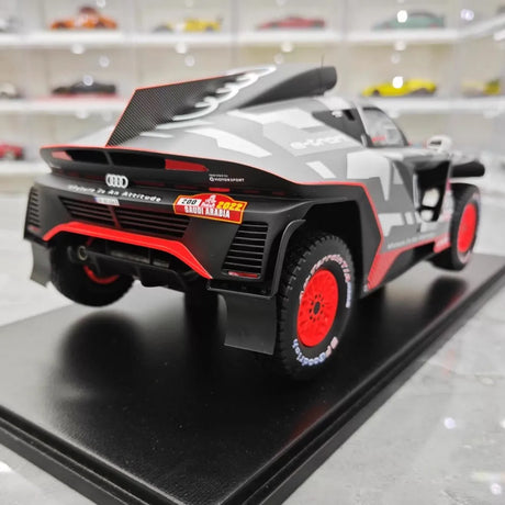 [Spark] 1:18 Audi 2022 RS Q E-Tron Dakar No.200 S. Peterhansel - E. Boulanger Model Car Resin