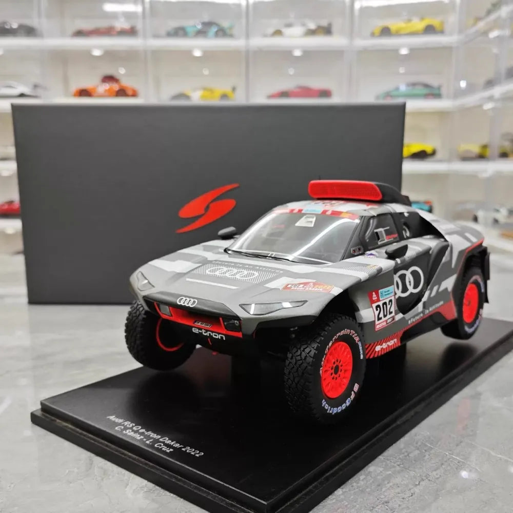 [Spark] 1:18 Audi 2022 RS Q E-Tron Dakar No.202 C. Sainz - L.Cruz Model Car Resin