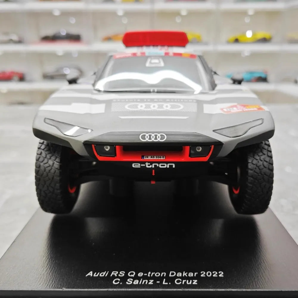[Spark] 1:18 Audi 2022 RS Q E-Tron Dakar No.202 C. Sainz - L.Cruz Model Car Resin