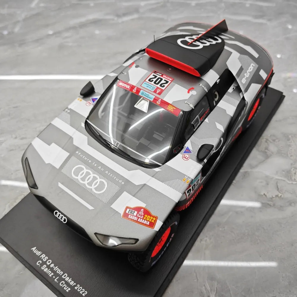 [Spark] 1:18 Audi 2022 RS Q E-Tron Dakar No.202 C. Sainz - L.Cruz Model Car Resin