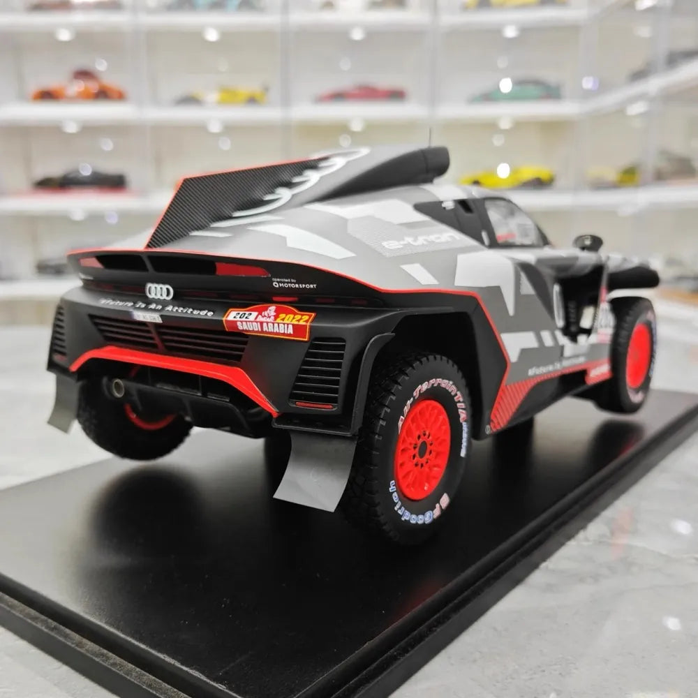 [Spark] 1:18 Audi 2022 RS Q E-Tron Dakar No.202 C. Sainz - L.Cruz Model Car Resin