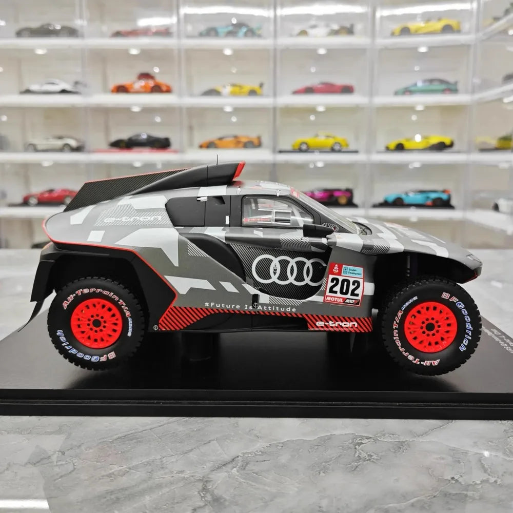 [Spark] 1:18 Audi 2022 RS Q E-Tron Dakar No.202 C. Sainz - L.Cruz Model Car Resin