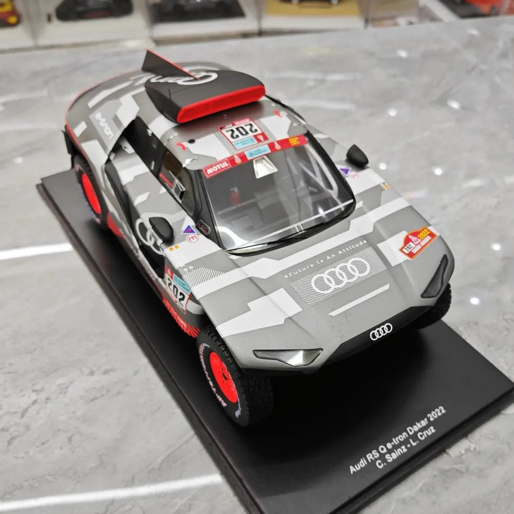 [Spark] 1:18 Audi 2022 RS Q E-Tron Dakar No.202 C. Sainz - L.Cruz Model Car Resin