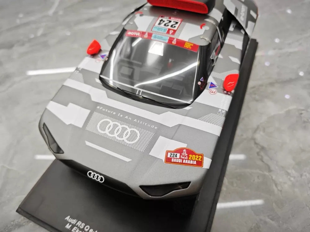 [Spark] 1:18 Audi 2022 RS Q E-Tron Dakar No.224 M. Ekstrom - E. Bergkvist Model Car Resin