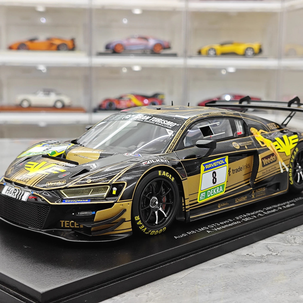 Audi 2025 R8 LMS GT3 EVO II #8 1:18 modello collezionabile in resina Nurburgring 24h di Spark - veduta 3