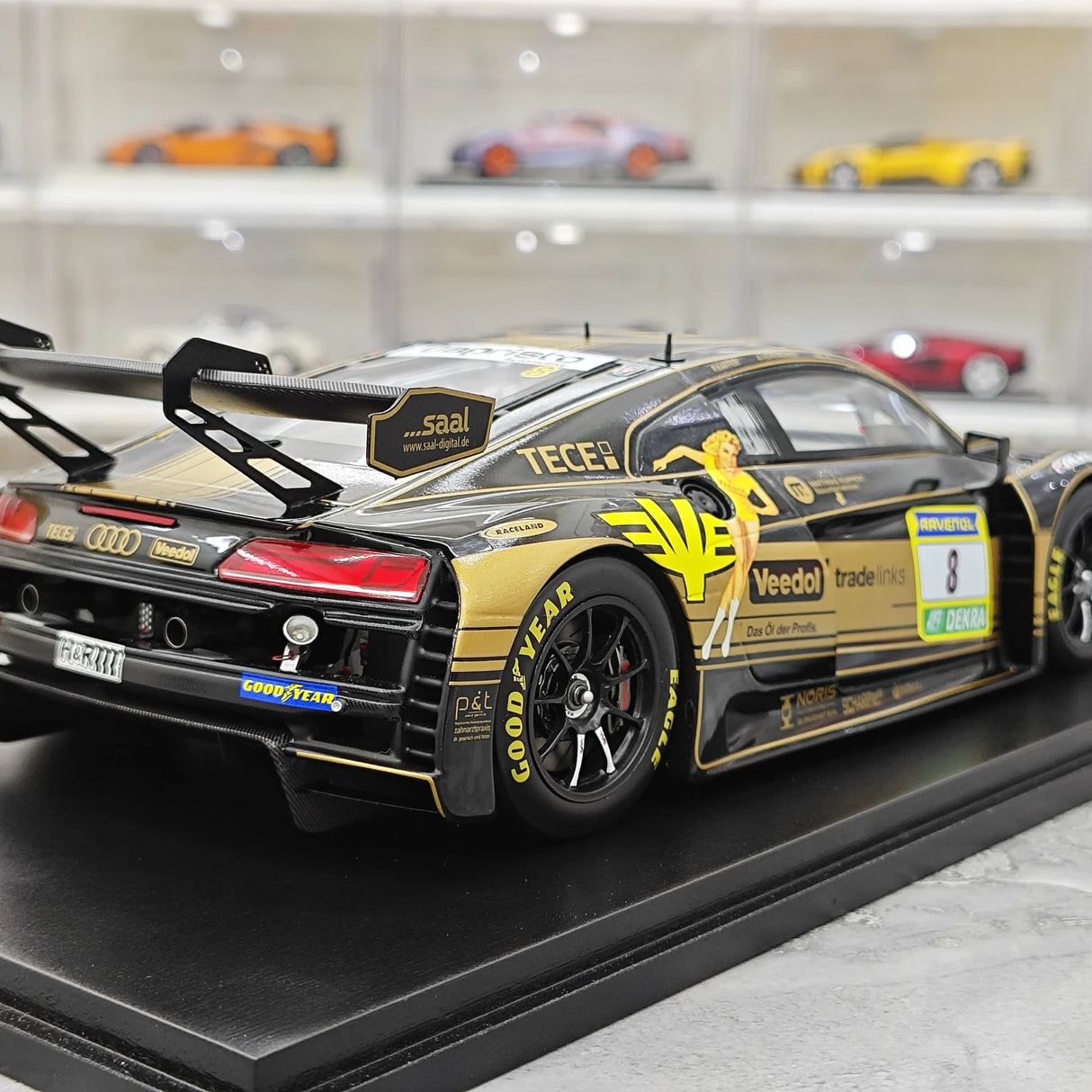 Audi 2025 R8 LMS GT3 EVO II #8 1:18 modello da collezione in resina Nurburgring 24h di Spark - vista 8