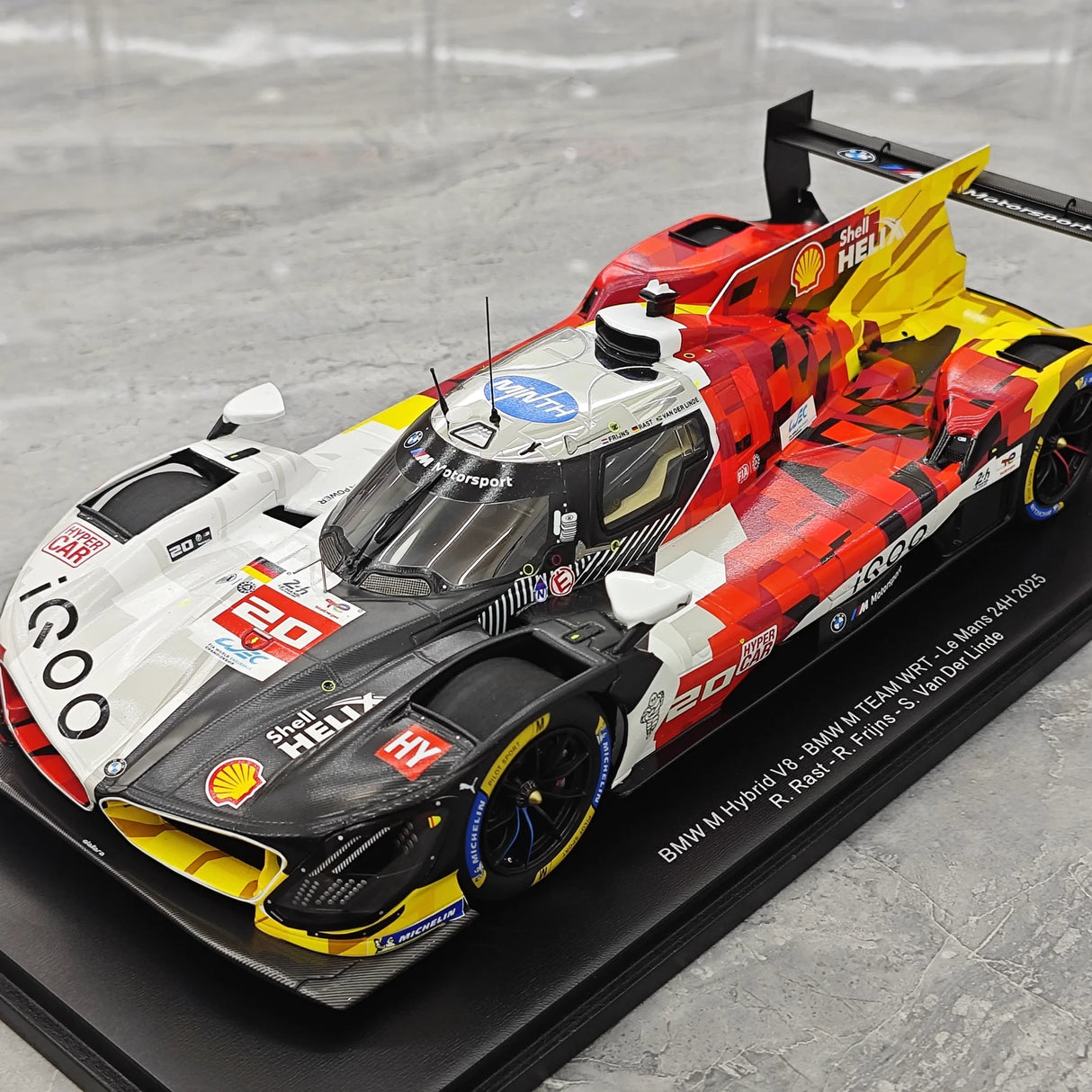 BMW 2025 M Hybrid V8 BMW M Team WRT #20 1:18 modello collezionabile in resina di Spark - vista 4