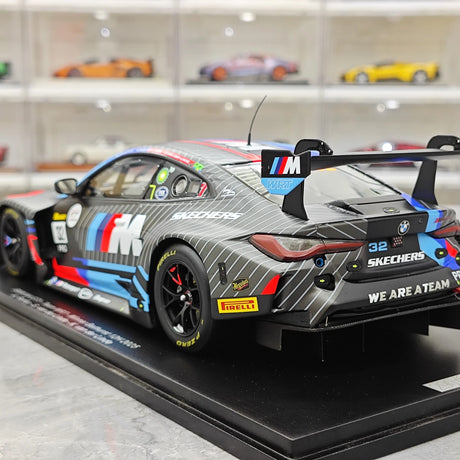 BMW 2025 M4 GT3 EVO #32 1:18 Gewinner Bathurst 12h Harz-Sammlermodell von Spark – 6 Ansicht
