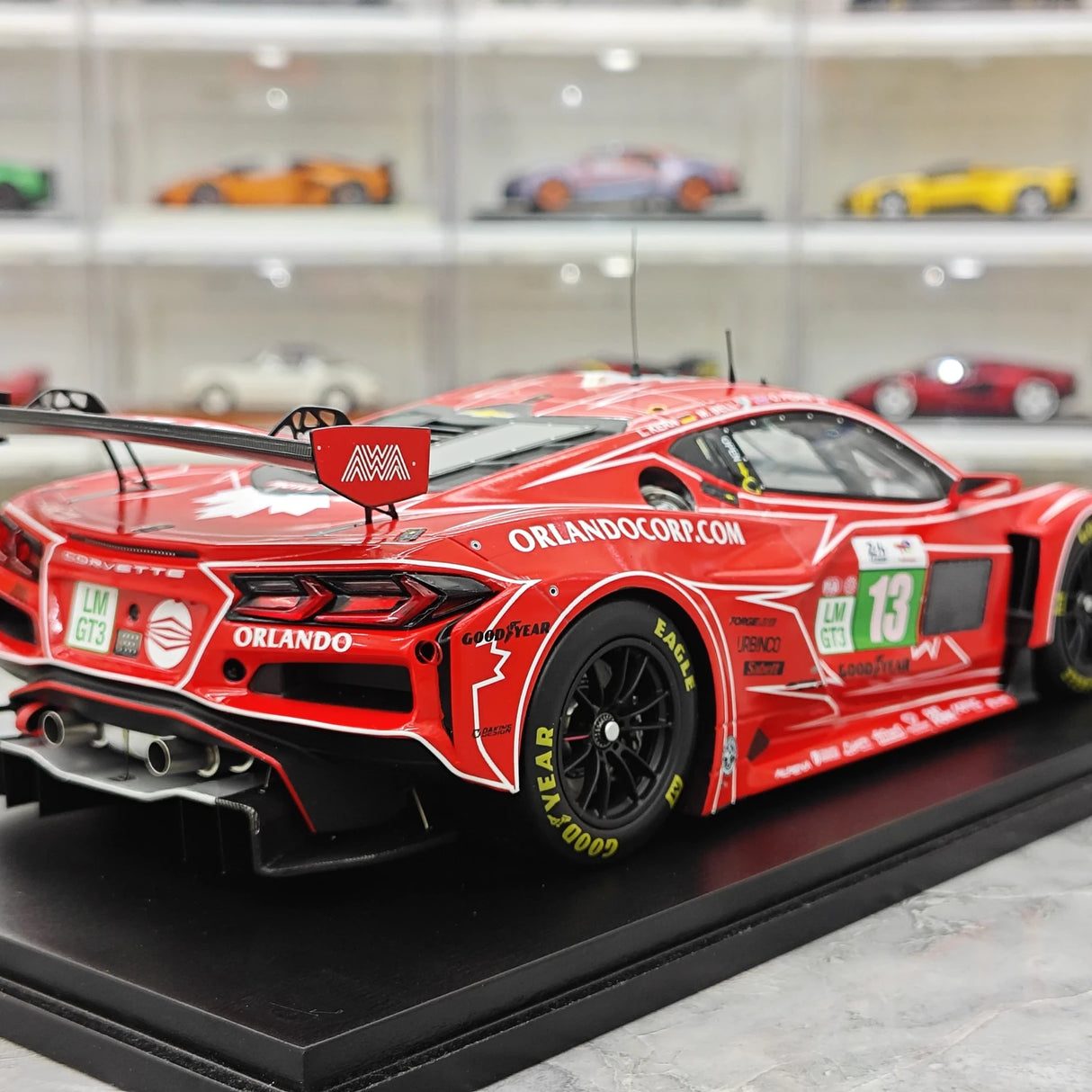 Chevrolet 2025 Corvette Z06 GT3.R #13 1:18 AWA Racing 24h Le Mans resin verzamelmodel van Spark - view 8