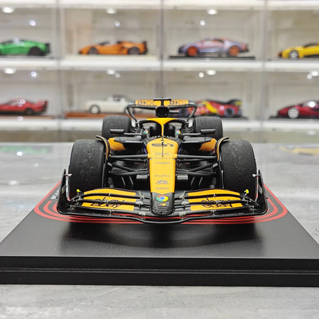 1:18 McLaren 2024 MCL38 #81 Aserbaidschan GP Oscar Piastri F1 Resin-Modell von Spark – Ansicht 1