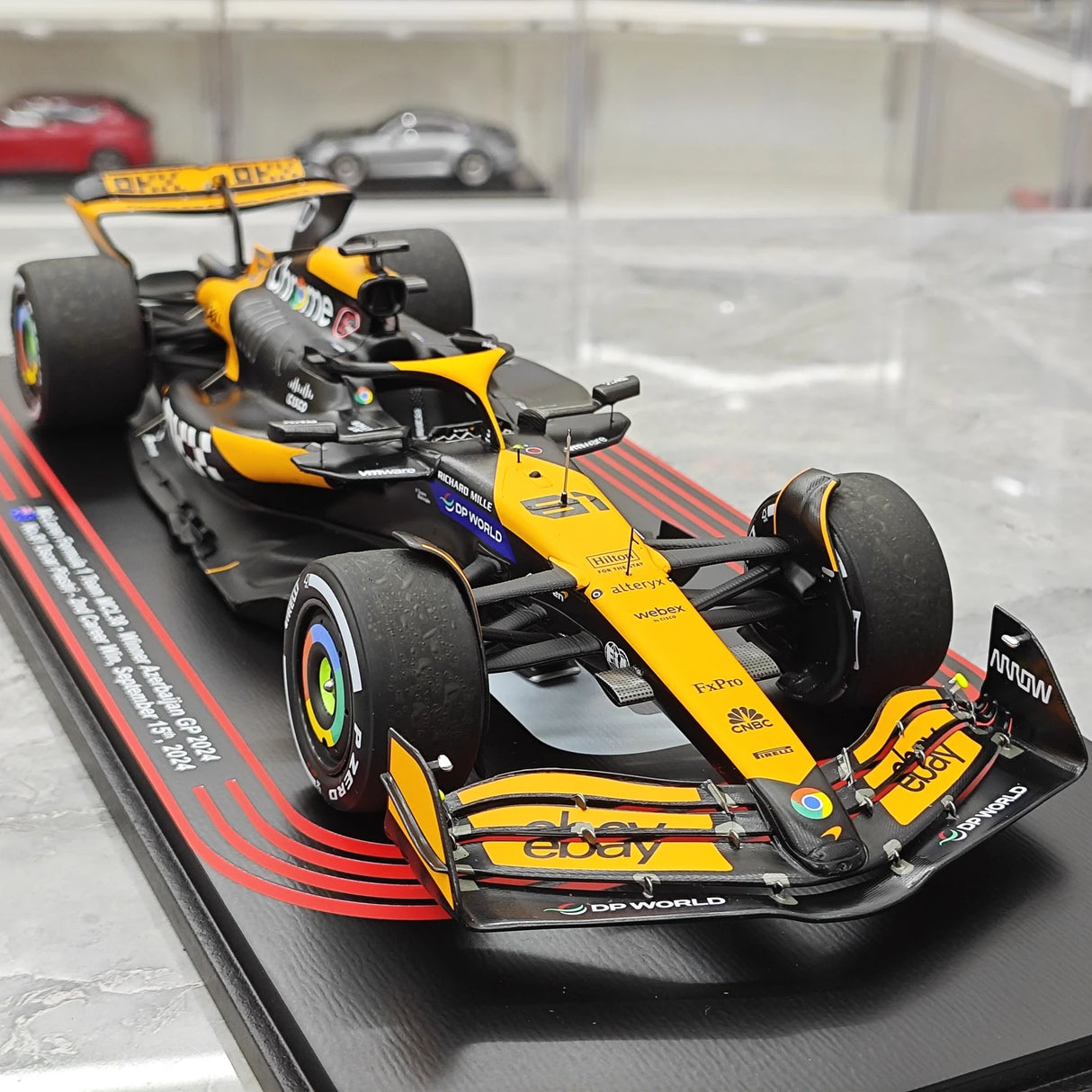 1:18 McLaren 2024 MCL38 #81 Azerbaijan GP Oscar Piastri F1 modelo de coche de resina por Spark - ver 10