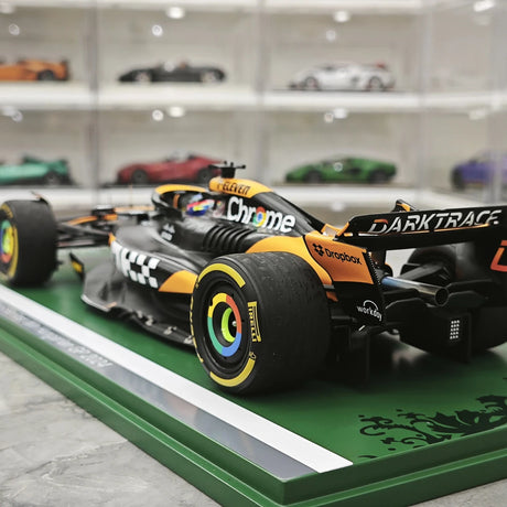 1:18 McLaren 2024 MCL38 #81 Hungarian GP Oscar Piastri F1 model car by Spark - view 6