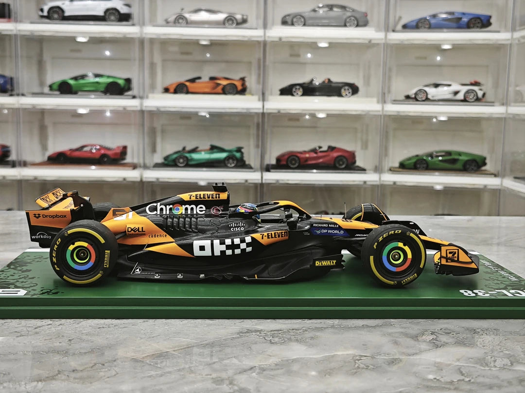 1:18 McLaren 2024 MCL38 #81 Hungarian GP Oscar Piastri F1 model car by Spark - view 9