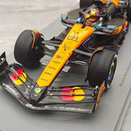 1:18 McLaren 2025 MCL39 #81 Chinese GP Oscar Piastri F1 model car by Spark - view 11