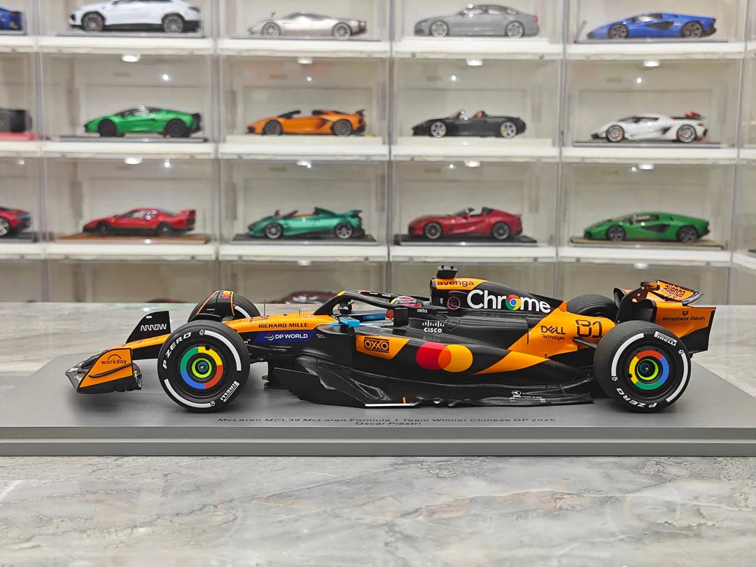 1:18 McLaren 2025 MCL39 #81 Chinese GP Oscar Piastri F1 model car by Spark - view 5