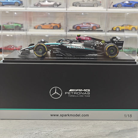 1:18 Mercedes–AMG 2024 F1 W15 E Performance #44 Abu Dhabi GP Lewis Hamilton F1 Resin-Modellauto von Spark – siehe 15