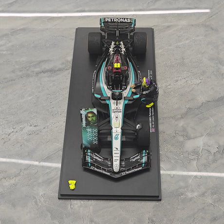 1:18 Mercedes-AMG 2024 F1 W15 E Performance #44 Abu Dhabi GP Lewis Hamilton F1 Resin-Modellauto von Spark - Ansicht 2