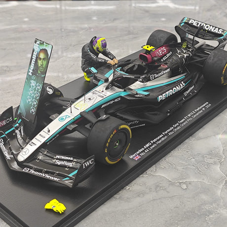 1:18 Mercedes-AMG 2024 F1 W15 E Performance #44 Abu Dhabi GP Lewis Hamilton F1 Harzmodellauto von Spark - Ansicht 4