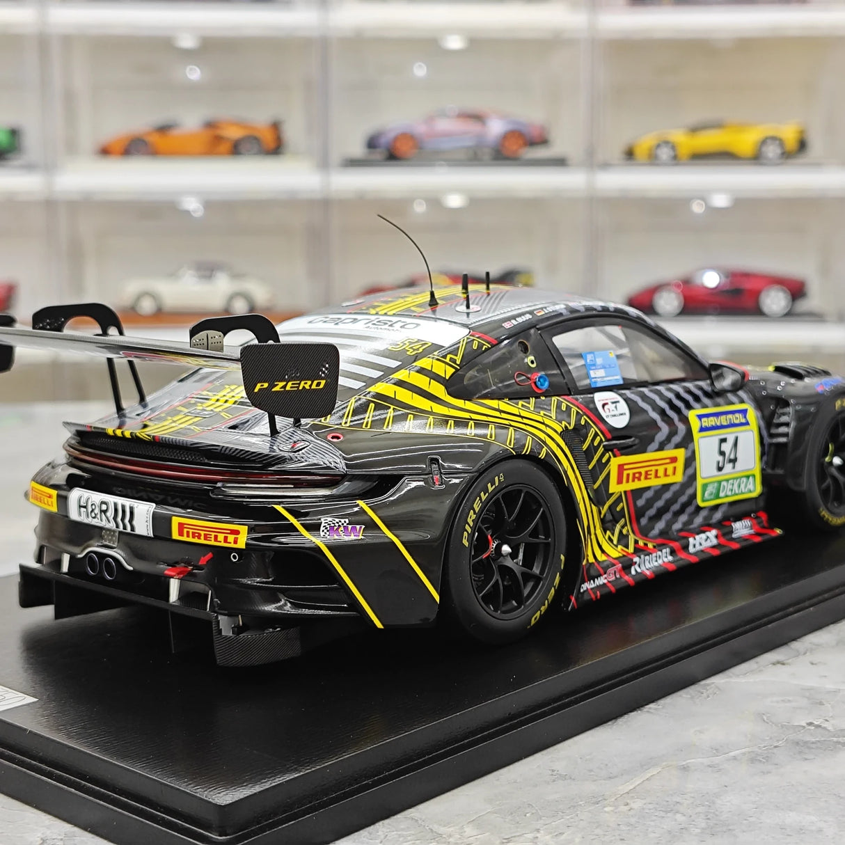 1:18 Porsche 2025 911 992 GT3 R #54 modello Nürburgring 24h di Spark - vista 8