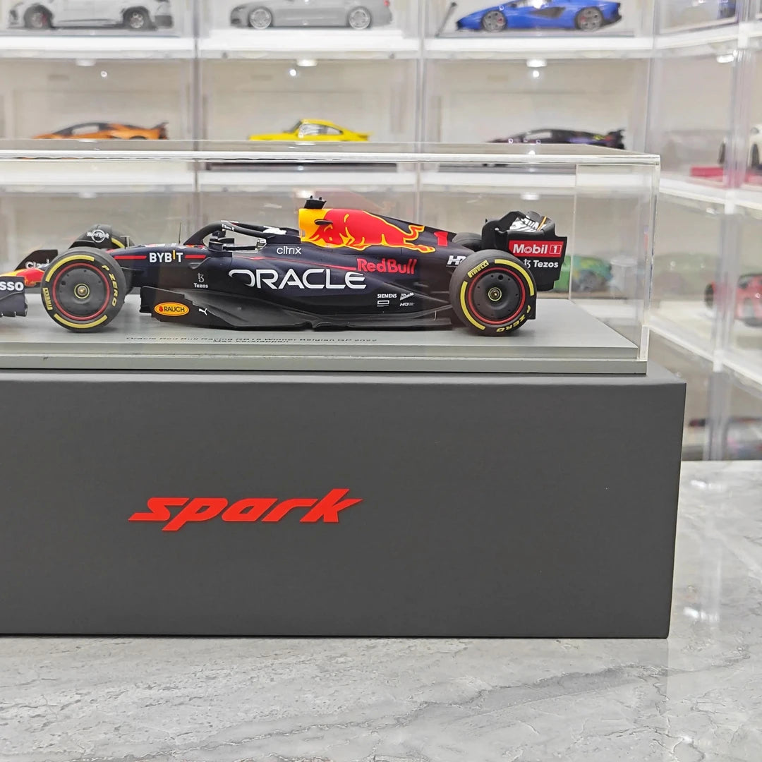 1:18 Red Bull 2022 RB18 #1 Belgian GP Max Verstappen F1 resin model car by Spark - view 14