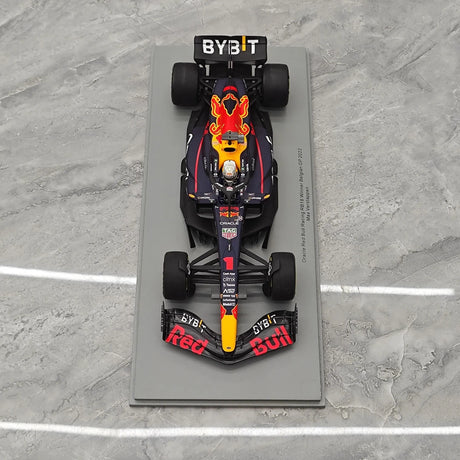 1:18 Red Bull 2022 RB18 #1 Belgian GP Max Verstappen F1 Harzmodell von Spark – Ansicht 2