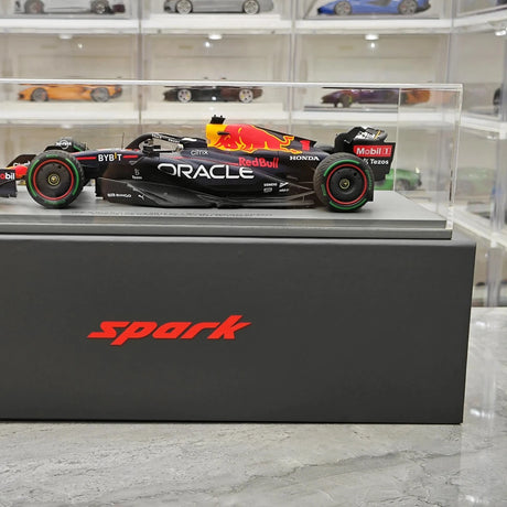 1:18 Red Bull 2022 RB18 #1 japanischer GP Max Verstappen F1 Resin-Modell von Spark – siehe 14
