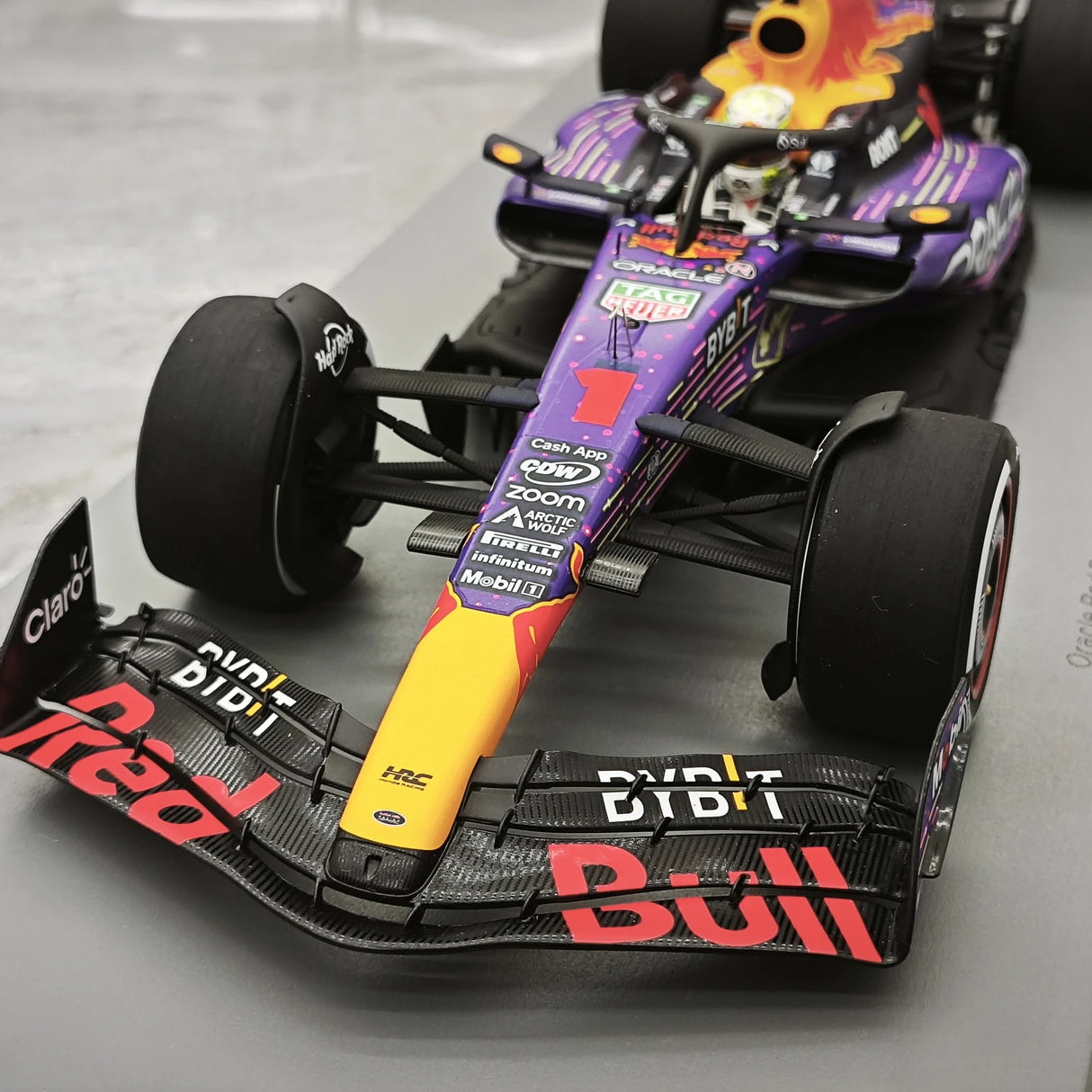1:18 Red Bull 2023 RB19 #1 Las Vegas GP Max Verstappen F1 Resin-Modell von Spark – siehe 11