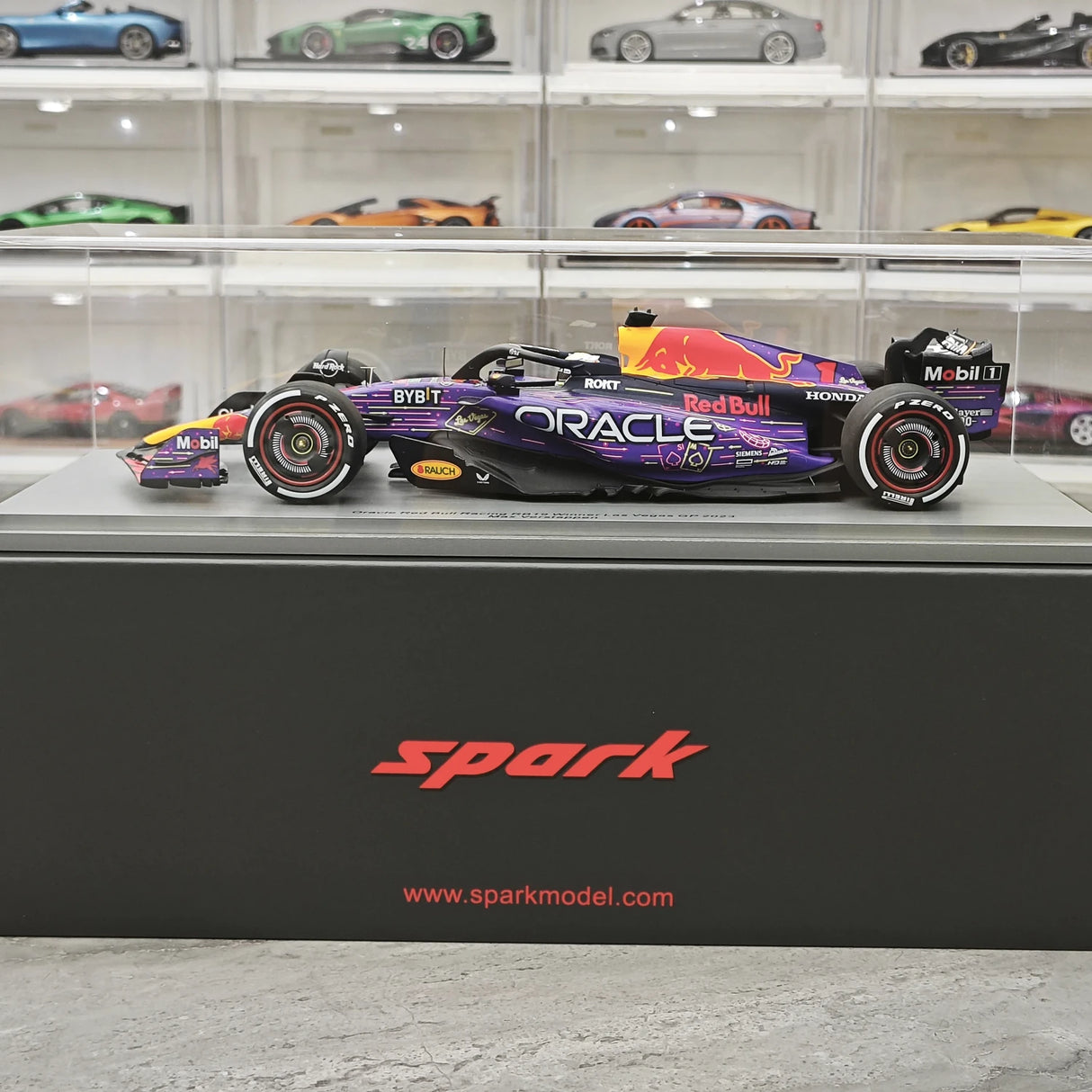 1:18 Red Bull 2023 RB19 #1 Las Vegas GP Max Verstappen F1 Resin-Modell von Spark – siehe 14