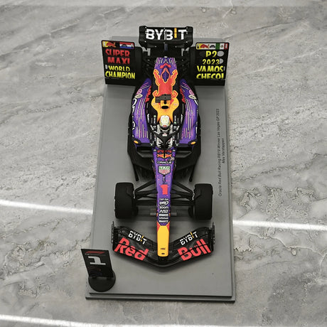 1:18 Red Bull 2023 RB19 #1 Las Vegas GP Max Verstappen F1 Resin-Modell von Spark – Ansicht 2
