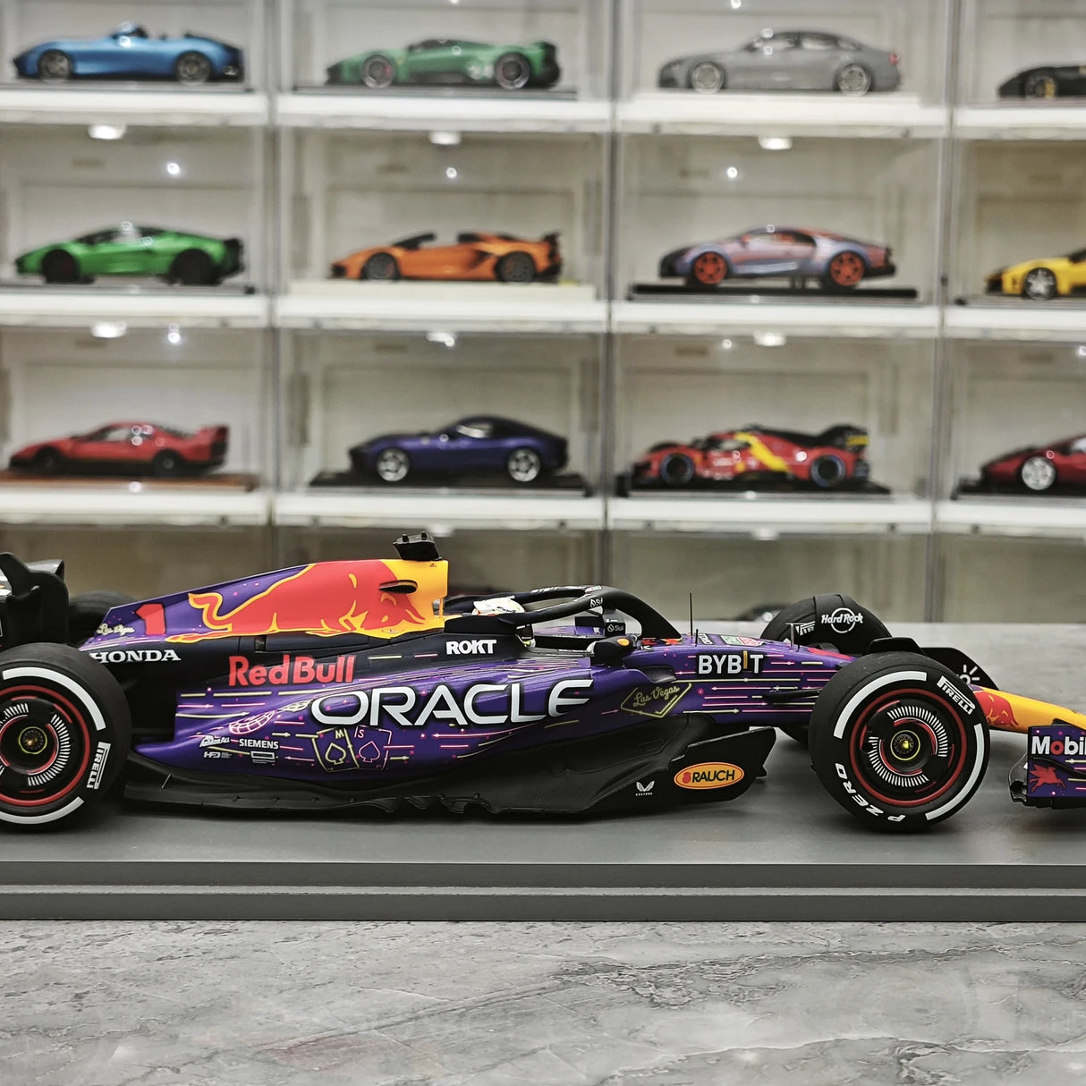 1:18 Red Bull 2023 RB19 #1 Las Vegas GP Max Verstappen F1 Resin-Modell von Spark – Ansicht 9