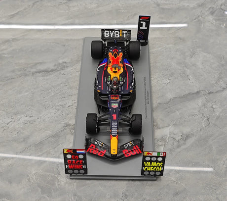 1:18 Rot Bull 2023 RB19 #1 United States GP Austin Modellauto by Spark - view 2