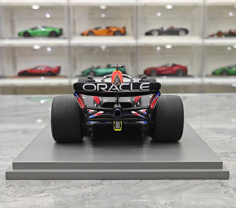 1:18 Rot Bull 2023 RB19 #1 United States GP Austin Modellauto by Spark - view 7