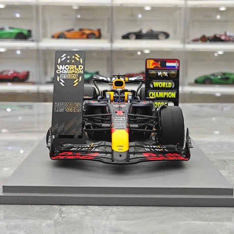 1:18 Rot Bull 2024 RB20 #1 Las Vegas GP Modellauto by Spark - view 1