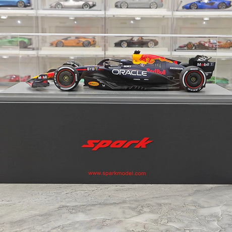 1:18 Rot Bull 2024 RB20 #1 Las Vegas GP Modellauto by Spark - view 14