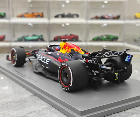 1:18 Rot Bull 2024 RB20 #1 Las Vegas GP Modellauto by Spark - view 6