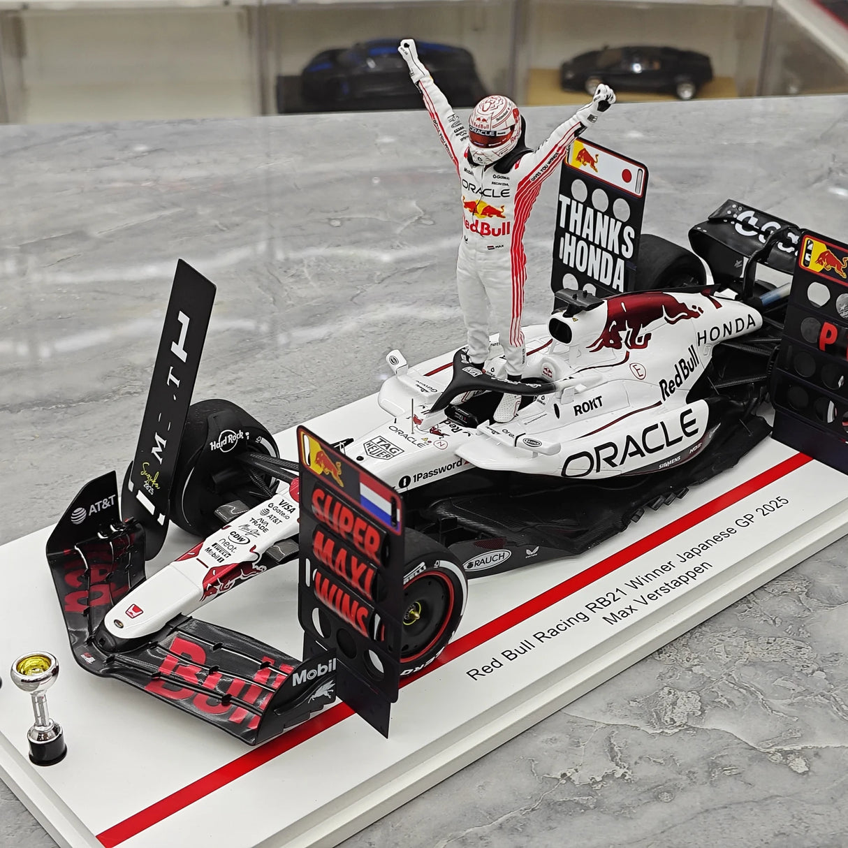 1:18 레드불 2025 RB21 #1 일본 GP 맥스 베르스타펜 F1 Spark 의 레진 모델 카 - 뷰 4
