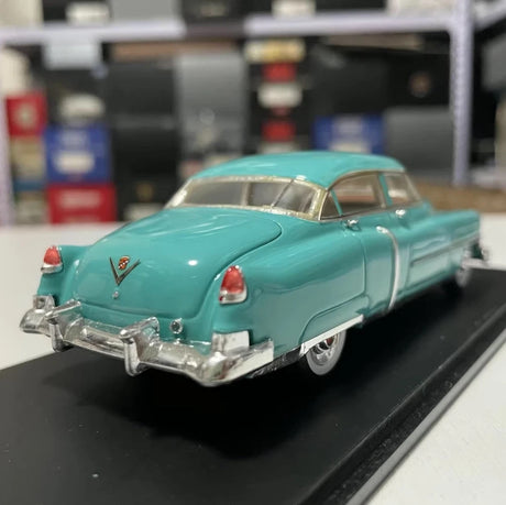 [Spark] 1:43 Cadillac 1950 Series 62 Berline Blue Model Car Resin