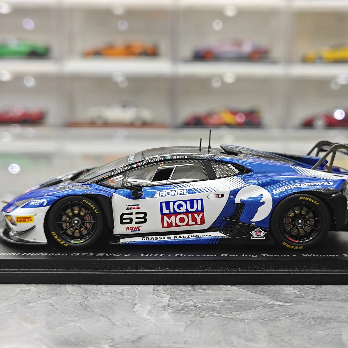 Lamborghini 2025 Huracan GT3 EVO 2台 GRT グラッサーレーシングチーム #63 1:43 Spark によるレジンコレクターモデル - ビュー5
